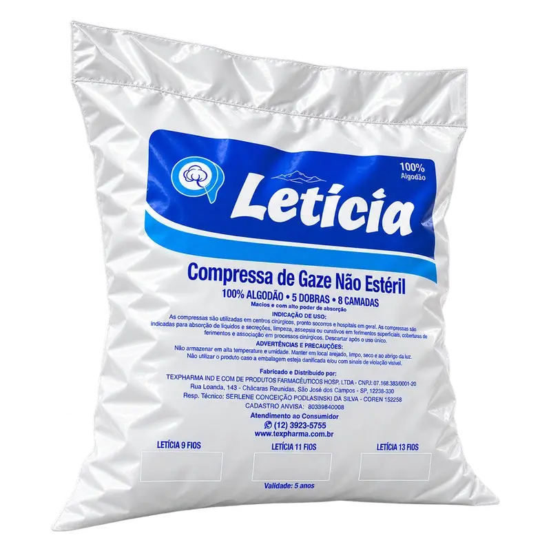Pacote Letícia de compressa de gaze não estéril com 500 unidades sobre pedestal metálico